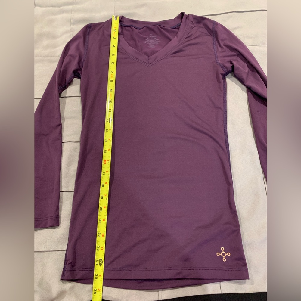 Tommie Copper long sleeve v neck - Picture 4 of 5